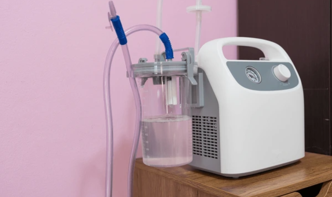 Portable medical suction machine used for airway clearance in home care and emergency situations