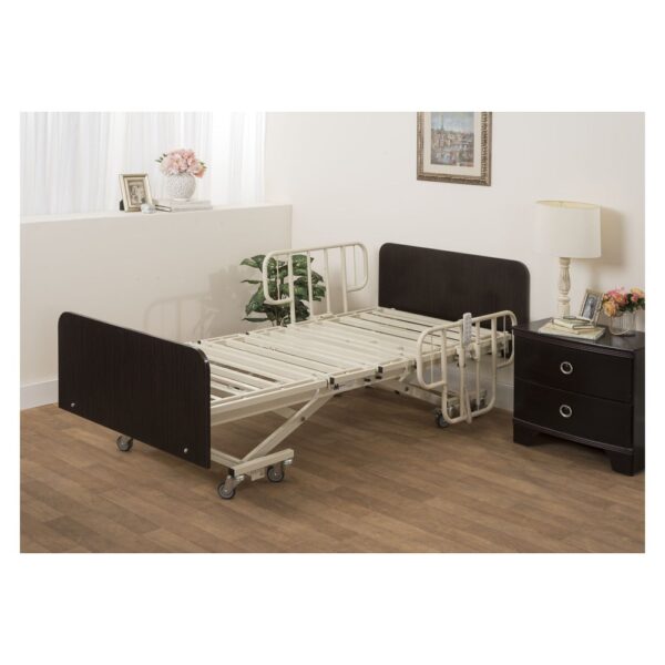 Medacure quarter side rails on a Lincoln bariatric bed